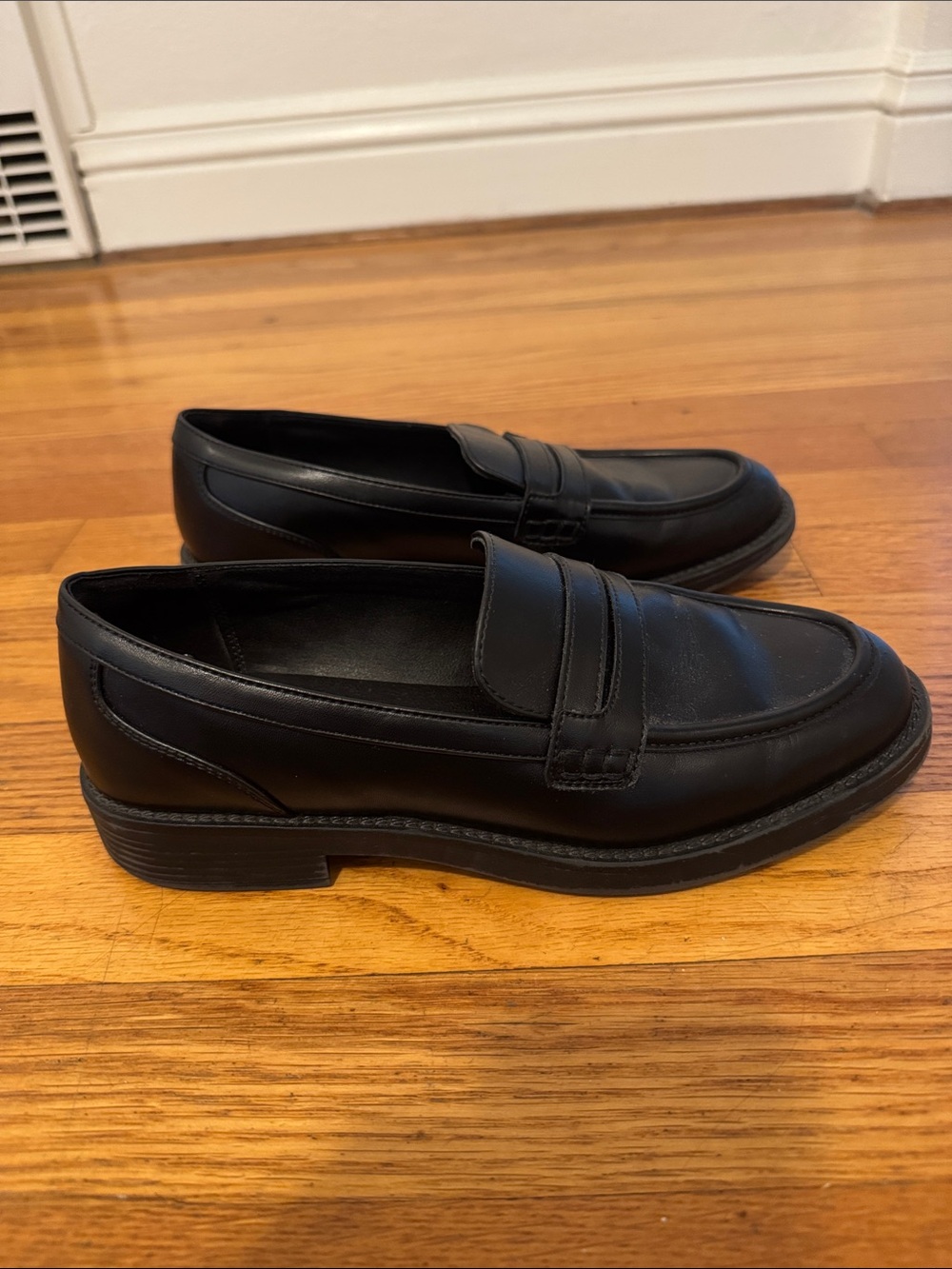 GAP - Classic Black Leather Penny Loafers - woman